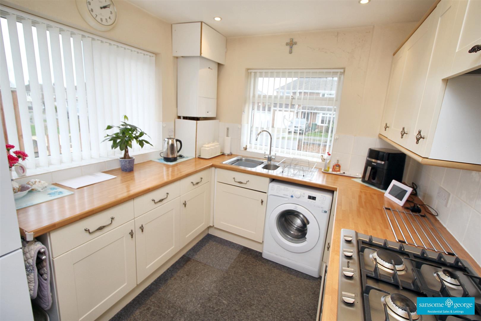 2 bed property in Eastbury Avenue, Reading